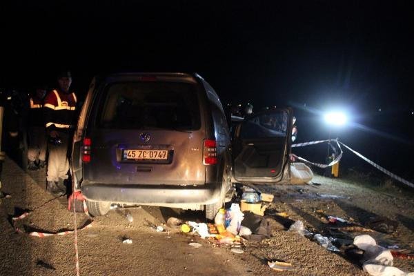 Manisa'da feci kaza: 2 ölü, 10 yaralı