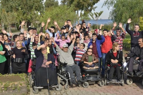 İzmir'deki 'Gençler-Engelliler El Ele' projesi iki yaşına girdi